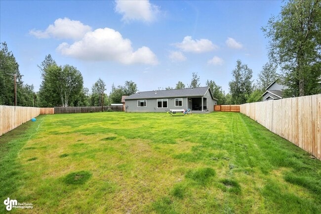 Building Photo - 4 BEDROOM | 2 BATHROOMS | 3 CAR GARAGE | M...