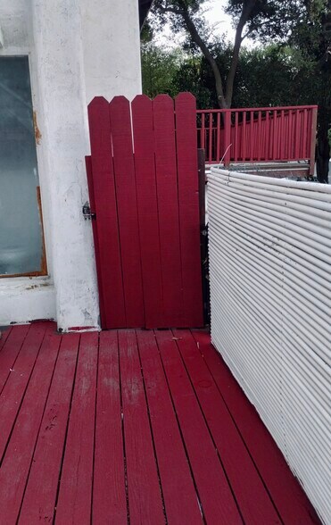 back deck - 2366 Nichols Canyon Rd