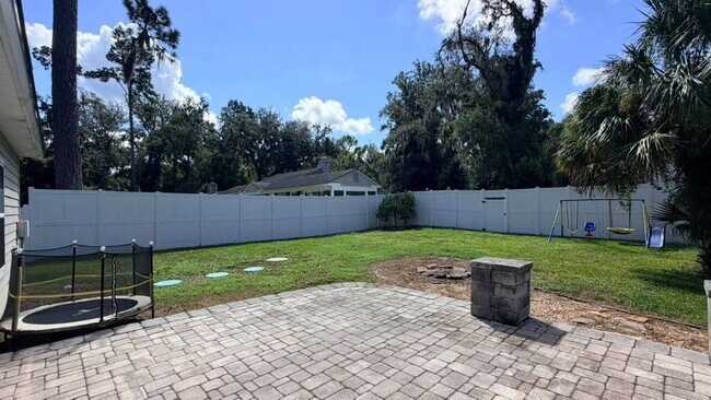 Building Photo - 3206 Oak Bluff Ln