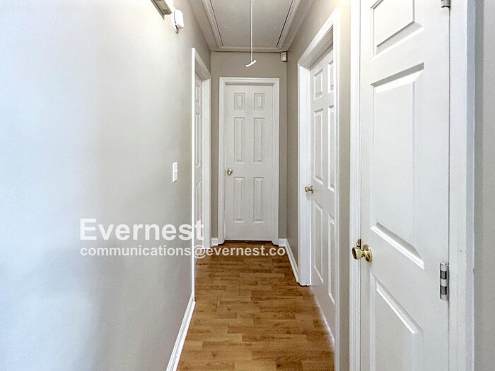 Building Photo - 902 Wildrose Ct