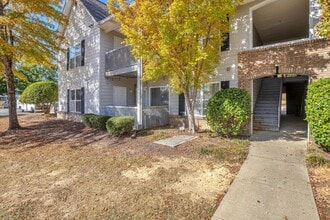 Building Photo - Southern Edge Condo Just Steps from Campus