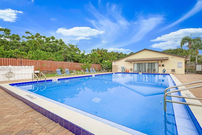 Building Photo - 8071 SE Villa Cir