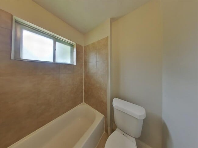 Building Photo - 4827 Casemont Dr