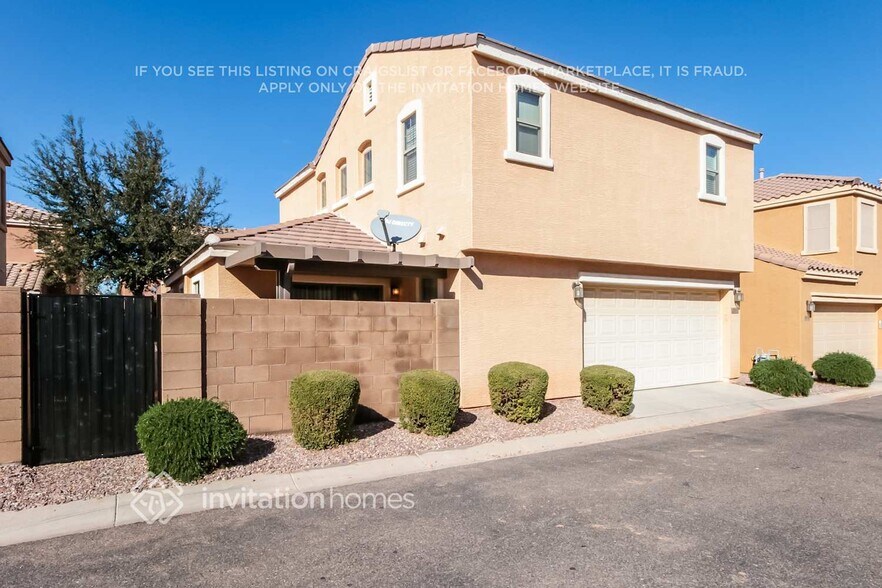 Building Photo - 2611 E Bart St