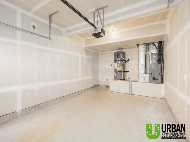 Building Photo - Woodlawn Duplex