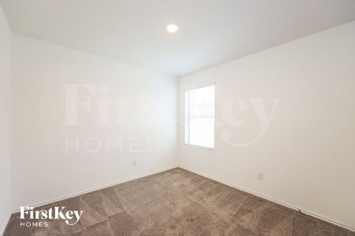 Building Photo - 1347 White Willow