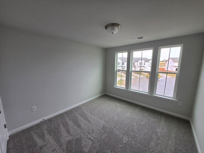 Building Photo - Charming 3 Bedroom Home Located in Raleigh
