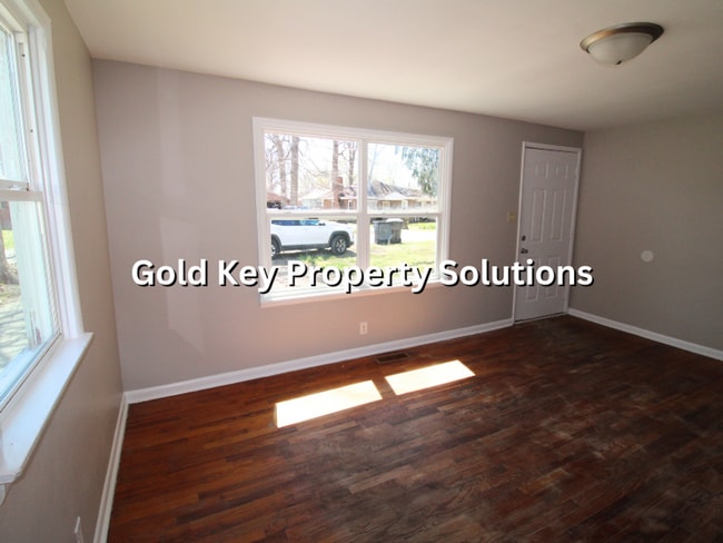 Building Photo - Eastside 3 BR 1 BA House with Garage and Central Air (SECTION 8 APPROVED)