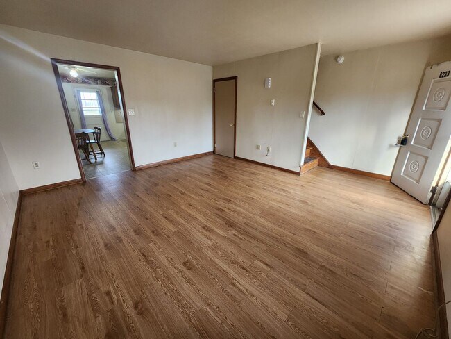 Building Photo - 6233 Mountain View Dr