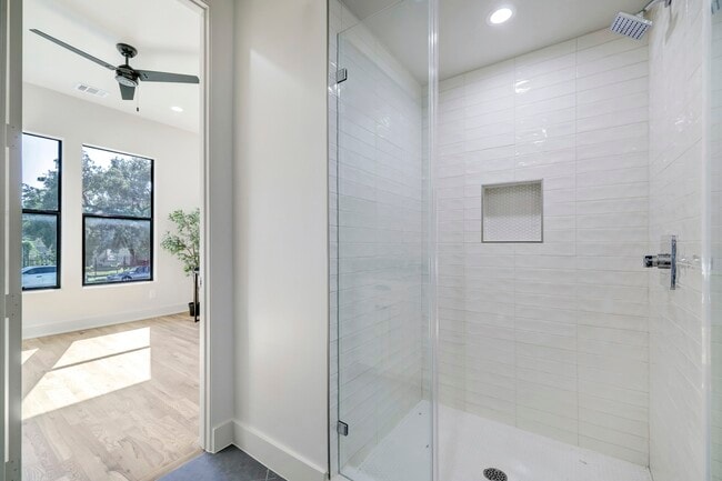 Building Photo - 4715 McKinney St