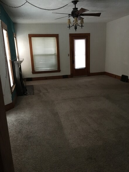 Huge living room - N64W24146 Main St