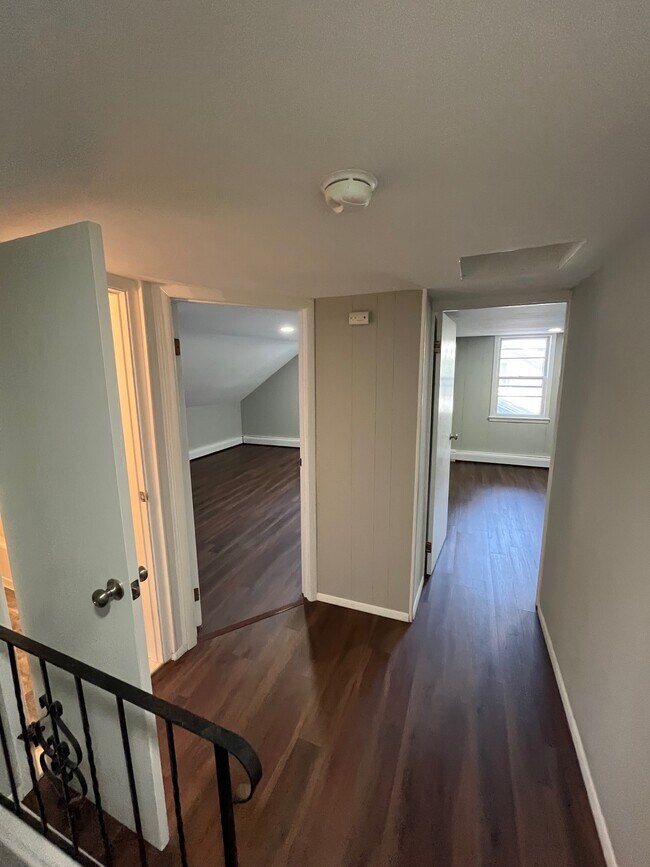 Building Photo - 215 Knight St