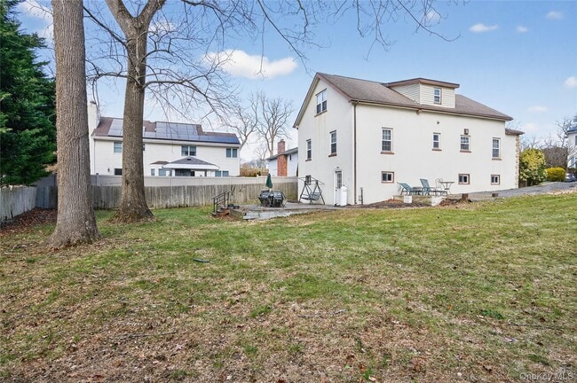 Building Photo - 3 Woodmere Ln