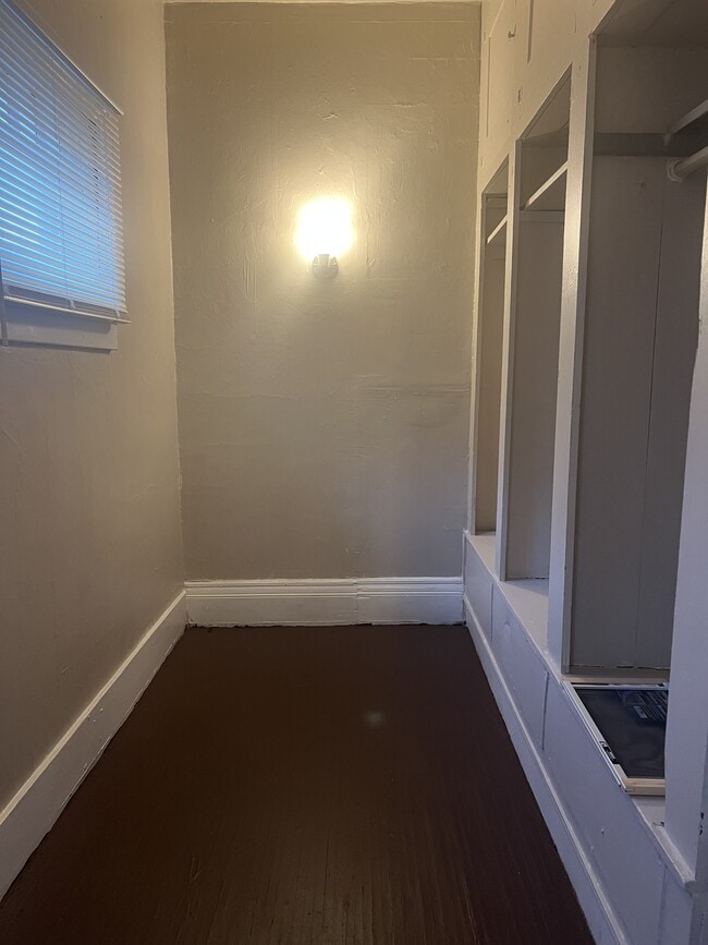 Building Photo - 367 Hawley St