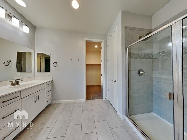 Building Photo - 720 E Silver Canyon Pl