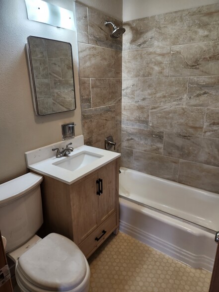 Bath - 4044 52nd St