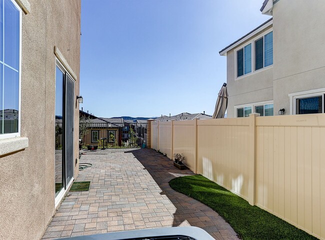 Building Photo - Beautiful 4 Bedroom Home in River Village!