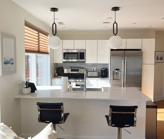 Building Photo - 250 Meridian St