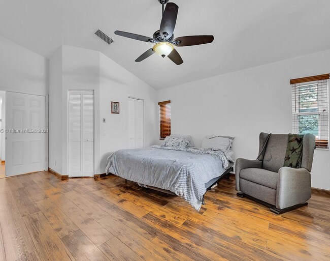 Building Photo - 204 Cameron Dr