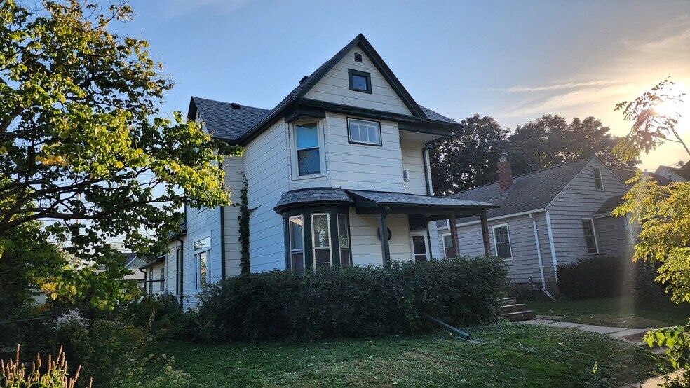 Primary Photo - 1410 Breda Ave