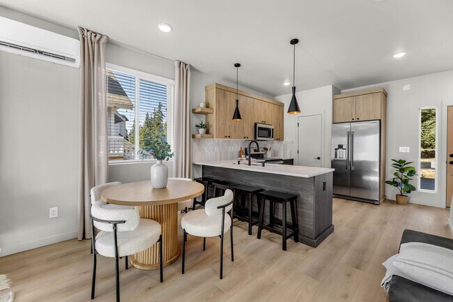 Building Photo - 9906 NE 46th Ct