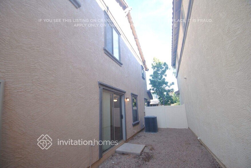 Building Photo - 5832 E Holmes Ave