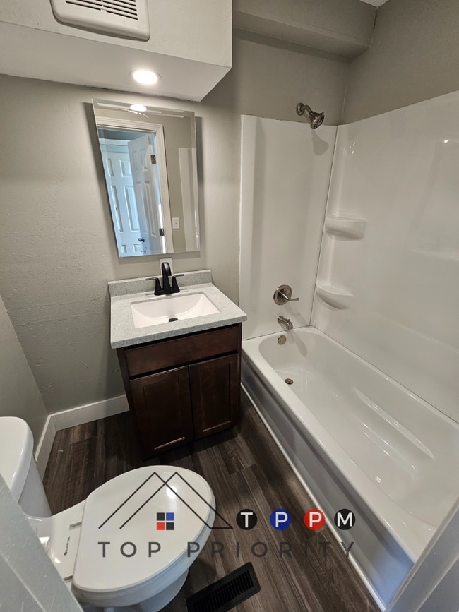 Building Photo - 3 Bedroom | 1 Bathroom Single-Family Home ...