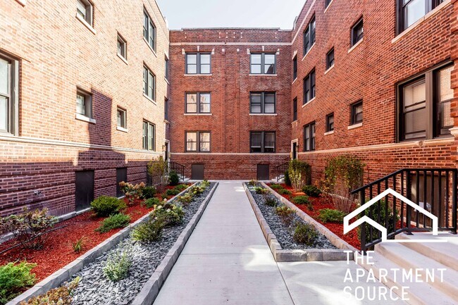 Building Photo - 1137 Oak Ave