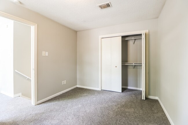 Building Photo - 1607 Bodart Cir