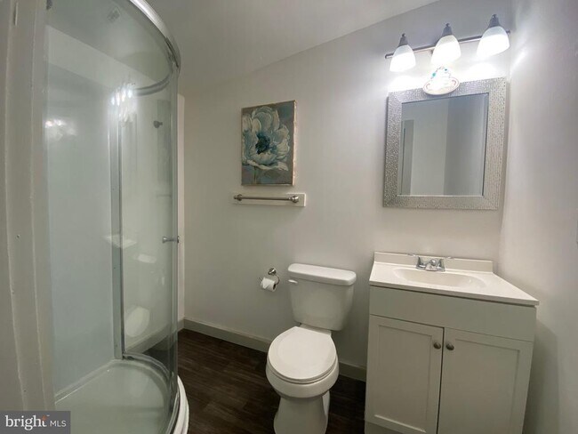 Building Photo - 1601 N Seminole Trail