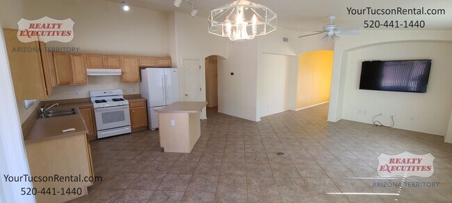 Building Photo - Starr Pass Shadows 4 bedrooms and 2 bathrooms