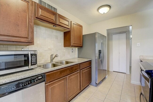 Building Photo - 5501 Adams Dr