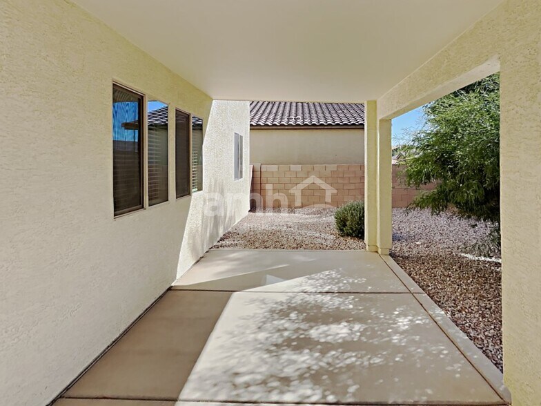 Building Photo - 8933 N Country Cove Tr