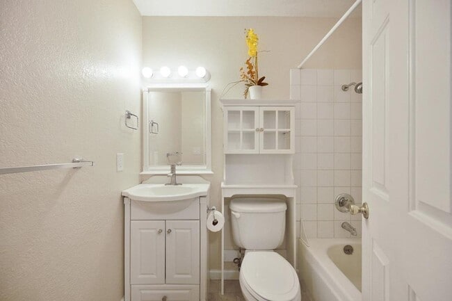 Building Photo - 3763 Sapphire Dr