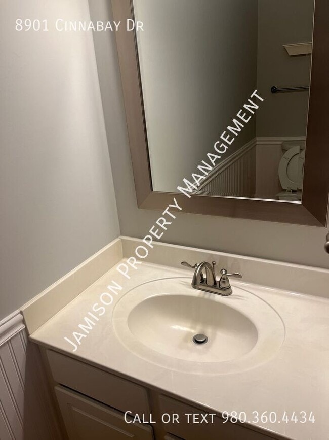 Building Photo - 8901 Cinnabay Dr