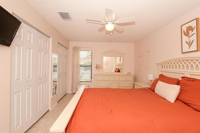 Building Photo - 3970 NW Cinnamon Tree Cir
