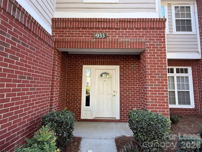 Building Photo - 933 Central Park Cir