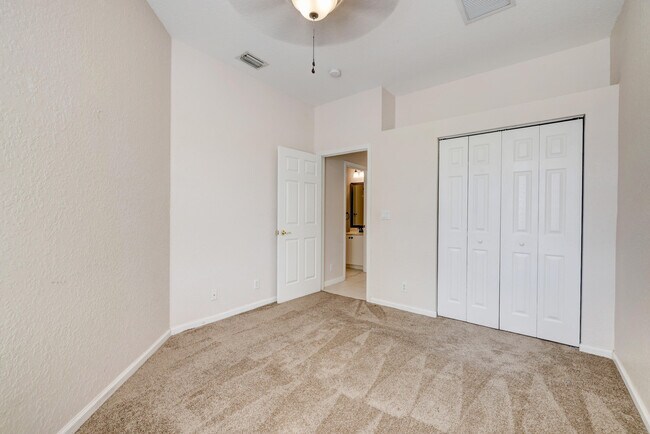 Building Photo - 688 Stanford Ln
