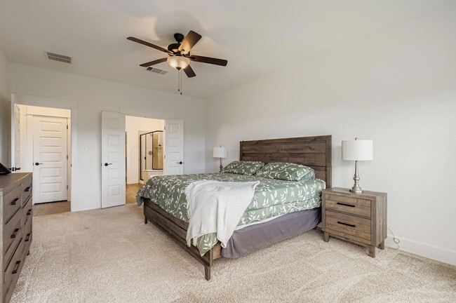 Building Photo - 6800 Cliff Rose Dr