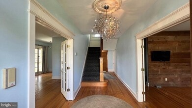 Building Photo - 7630 Cheltenham Ave