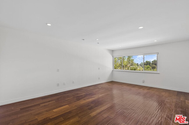 Building Photo - 10211 Clematis Ct