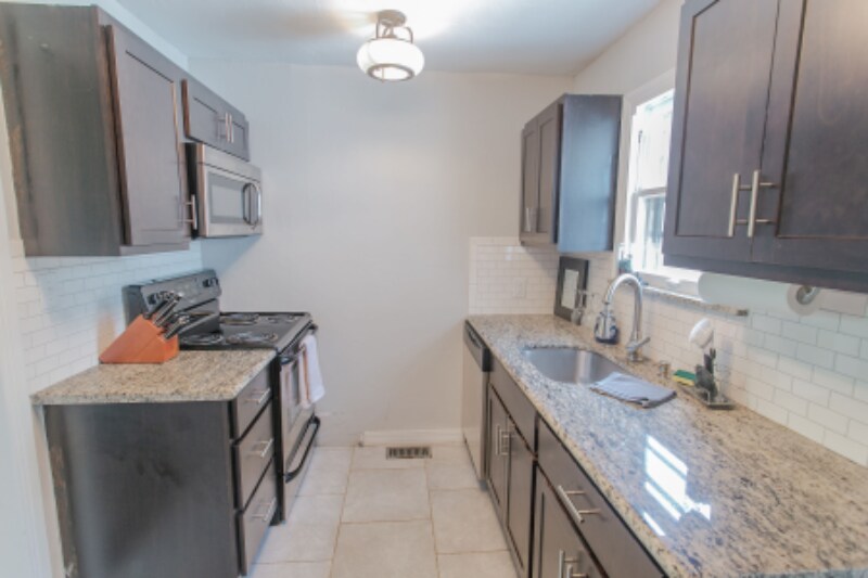 Building Photo - 3405 NW 25th St