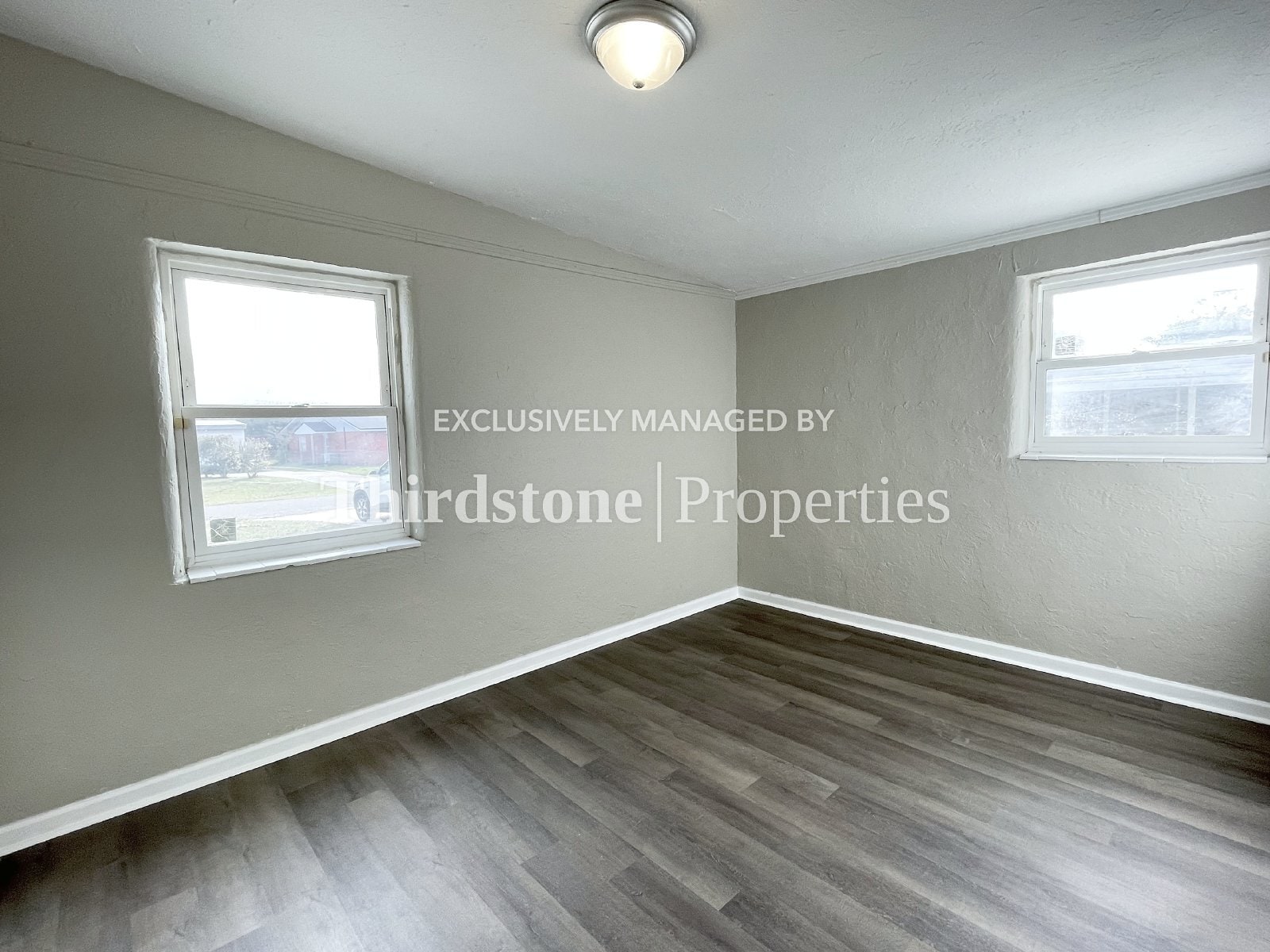 Building Photo - 10452 Pinehurst Dr