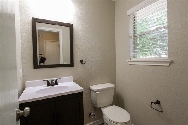 Building Photo - 14909 Chamberlain Ct