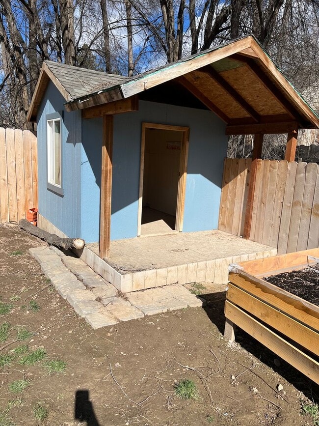 Building Photo - Coming soon! 3 bed single family home on a...