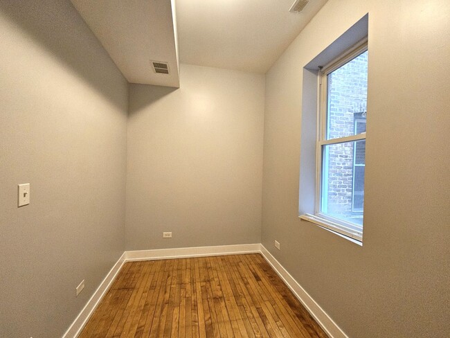 Building Photo - 3939 W Polk St