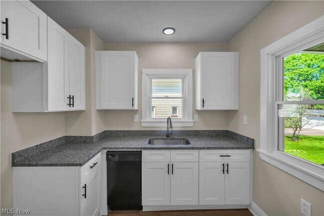 Building Photo - 8505 Bancroft Ave