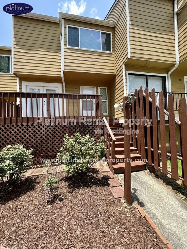 Primary Photo - 63 Sandalwood Cir