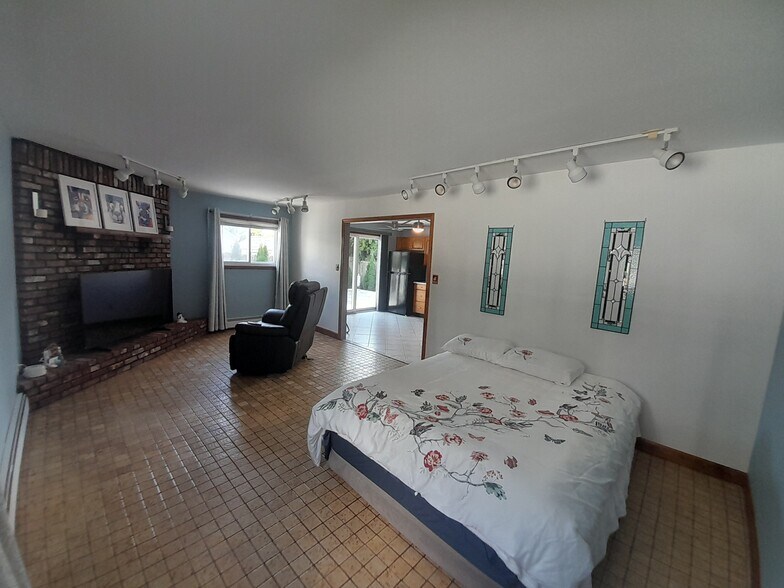 Building Photo - 198 Oak Neck Rd