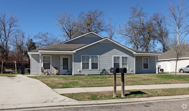 Primary Photo - Banyan Trace